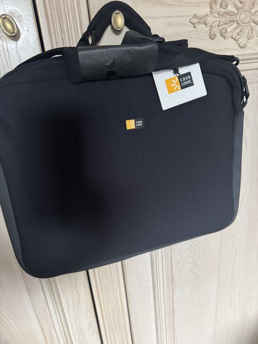 Nowe etiu na laptopa lub dokumenty 30x40