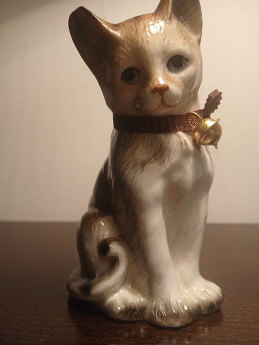 Prześliczna figurka kotka