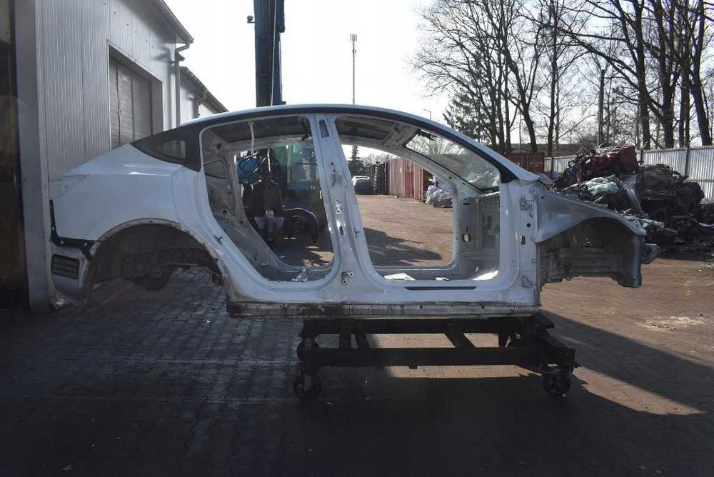 Tesla Model Y крило заднє фільонка четверть розборка