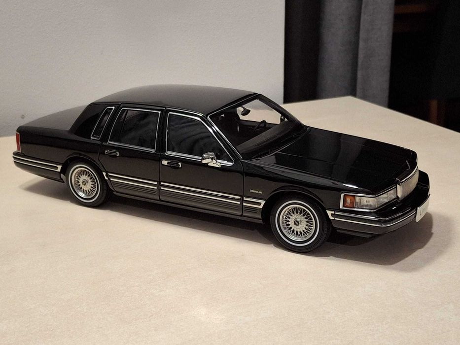 1993 Lincoln Towncar V8 Xiaoguang 1/18 [nowy]