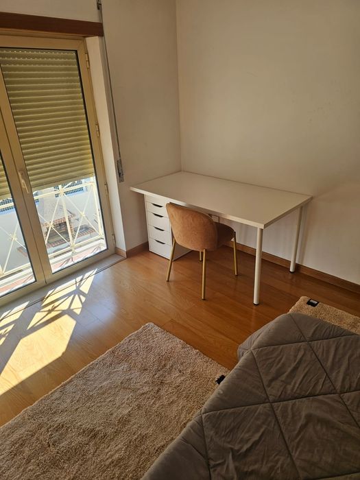 Aluga-se quarto junto ao Hospital de Leiria