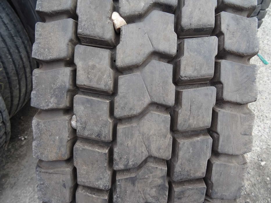 opona 295/80R22.5 PIRELLI TR01 (950 netto)