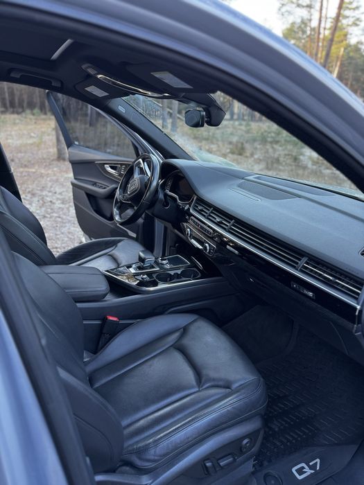 Продам Audi Q7 2017