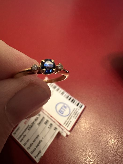 Новое золотое кольцо с брилиантами и корундом