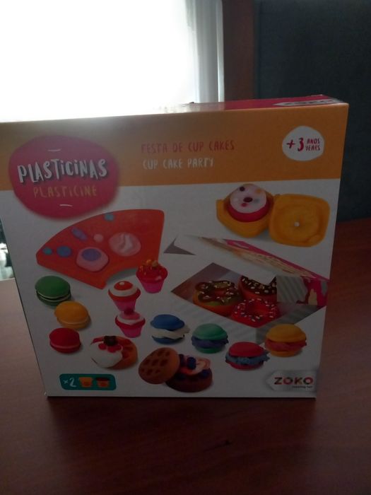 Caixa com Plasticina e acessórios 3+ Anos