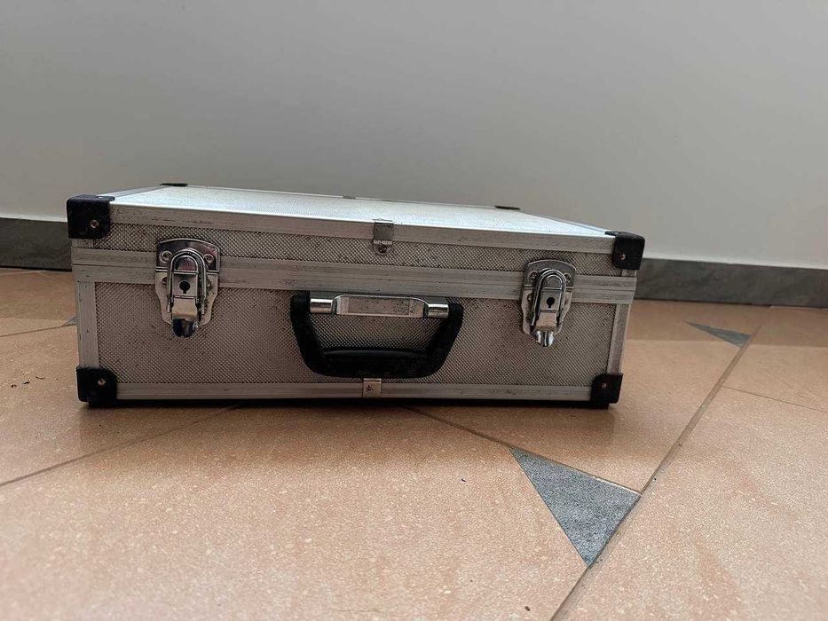 Aluminiowa walizka narzędziowa