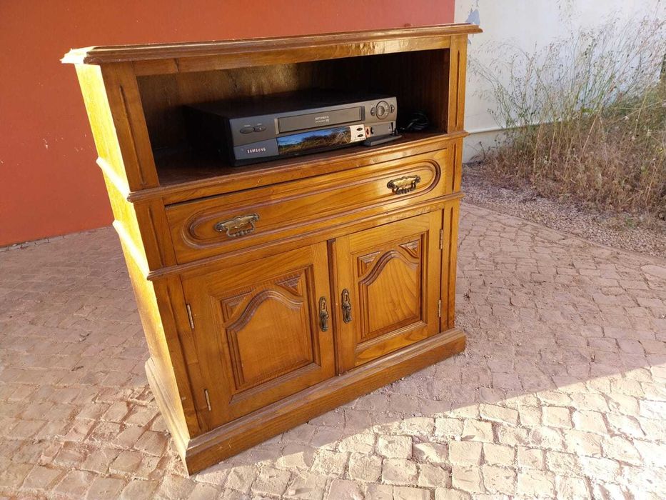 Movel classico  para televisão e video