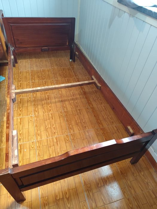 Vende se cama individual