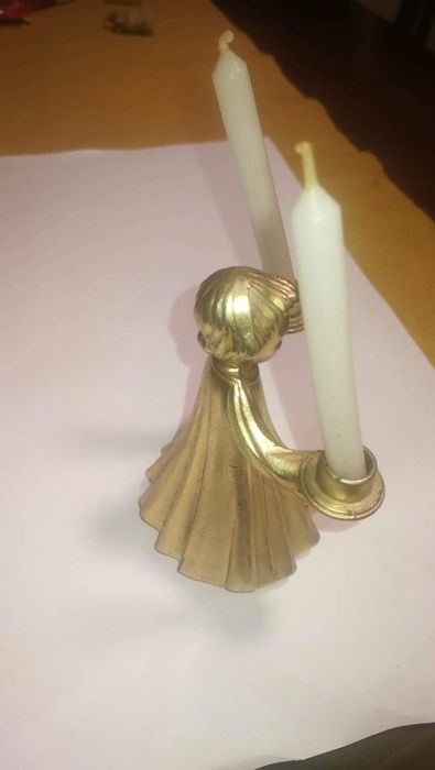 Anioł świecznik z brązu