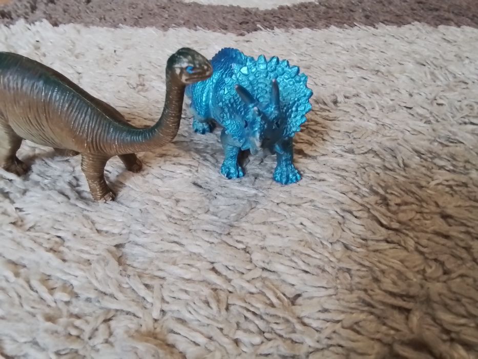 Динозавр Брахіозавр  та Трицератопс дві фігурки