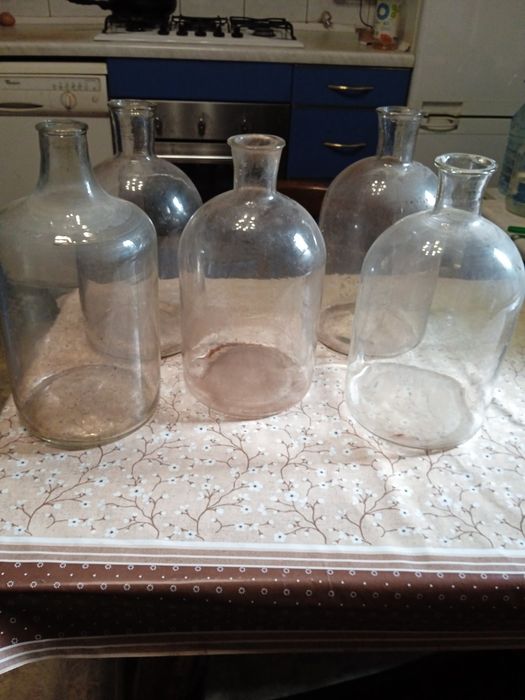 Банки всякі різні