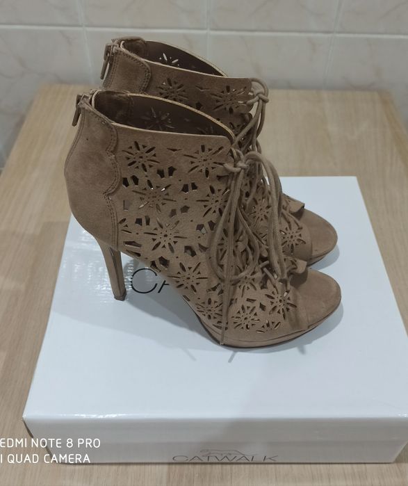 Buty na szpilce rozm. 38