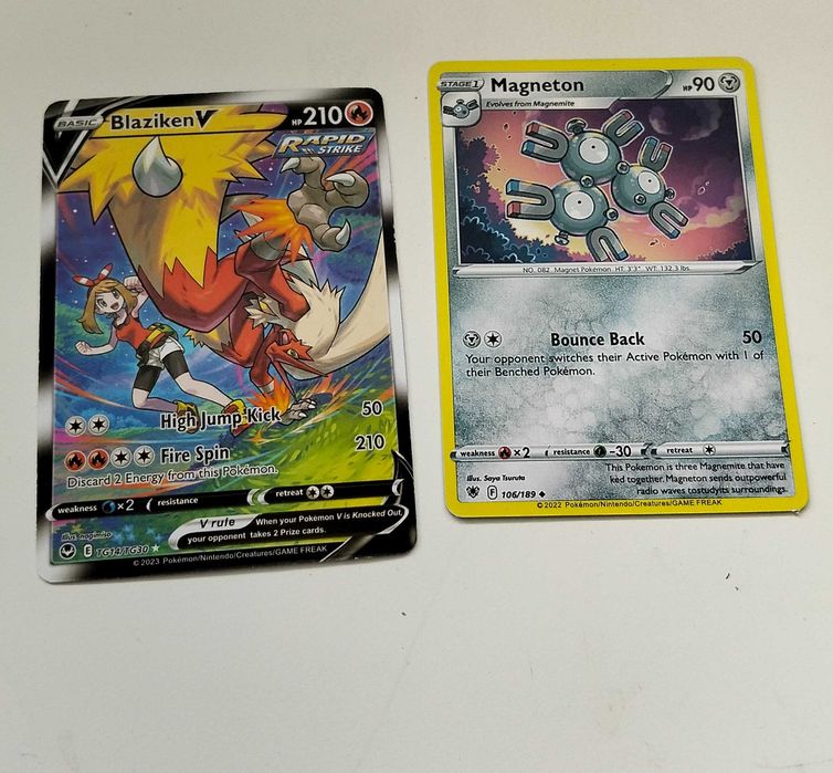 Conjunto de 12 cartas Pokémon