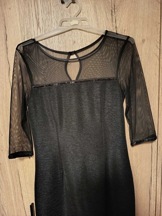 Elegancka czarna sukienka z połyskującej dzianiny / roz. 38