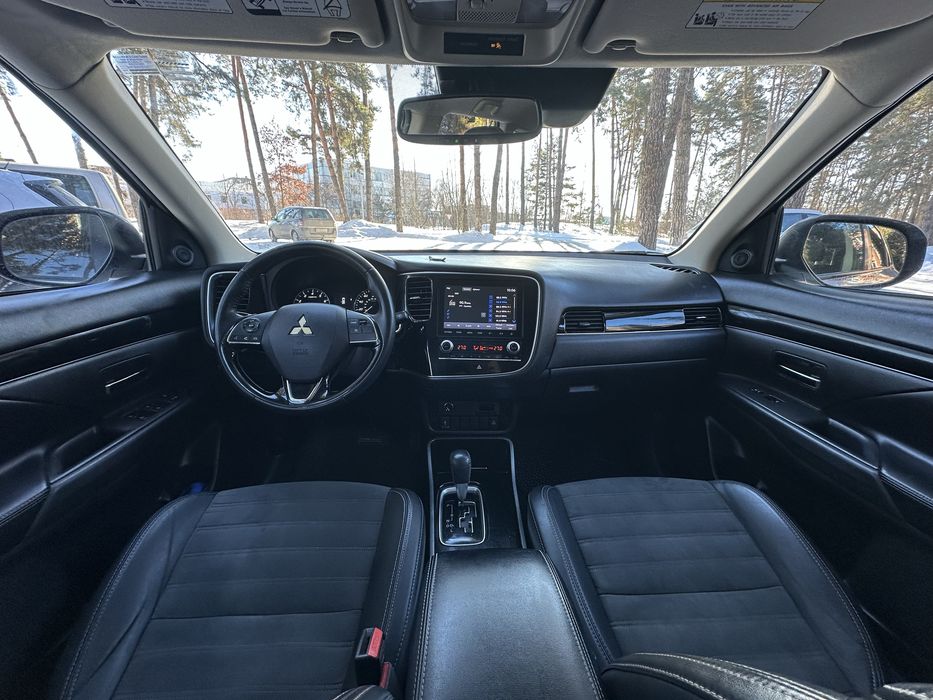 Mitsubishi Outlander 2020 року