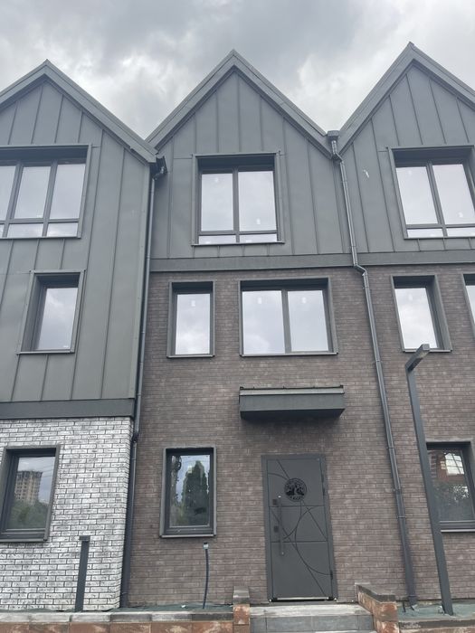 Готовий таунхаус біля озерв Петропавлівська Борщагівка