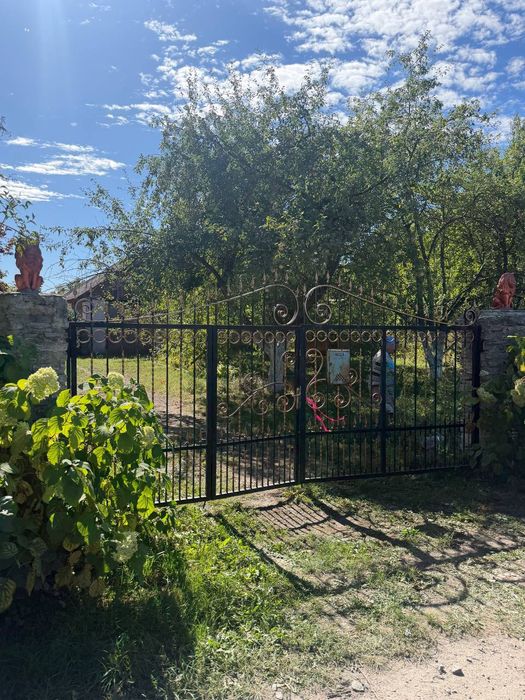 Продам  цегляний 2 поверховий будинок зі зручностями в с. Суйми  .
