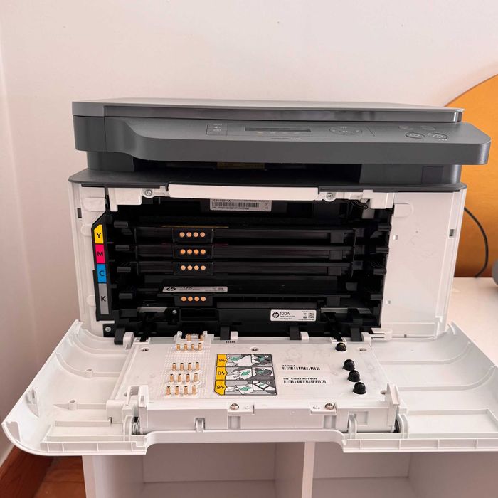 Impressora HP Color Laser MFP 178nw - com 2 anos