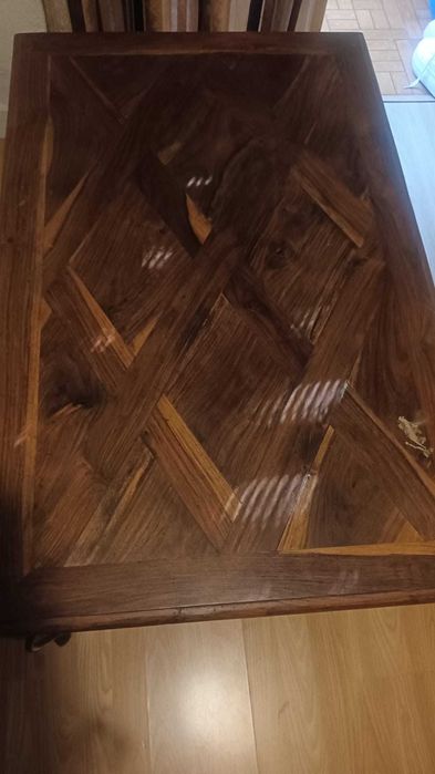Mesa de café madeira maciça e pés ferro fundido