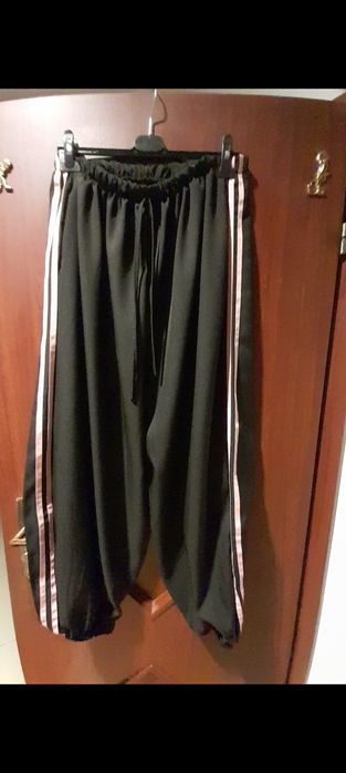 Spodnie alladynki czarne z lampasami