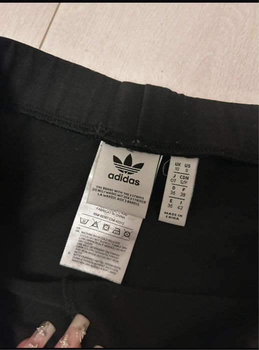 czarne legginsy sportowe adidas