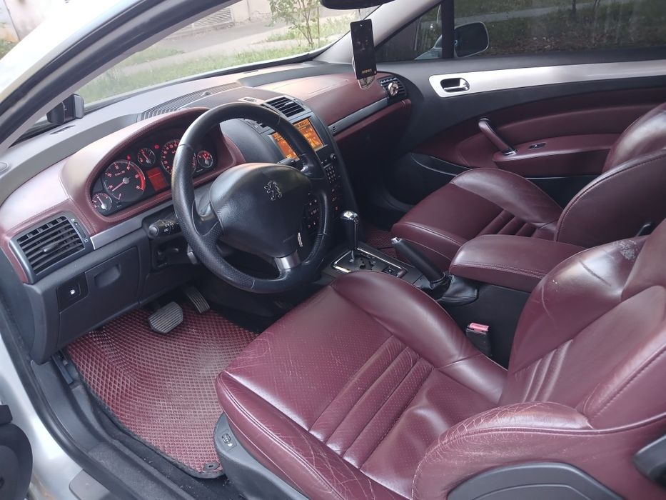 Купе PEUGEOT 407 GT.