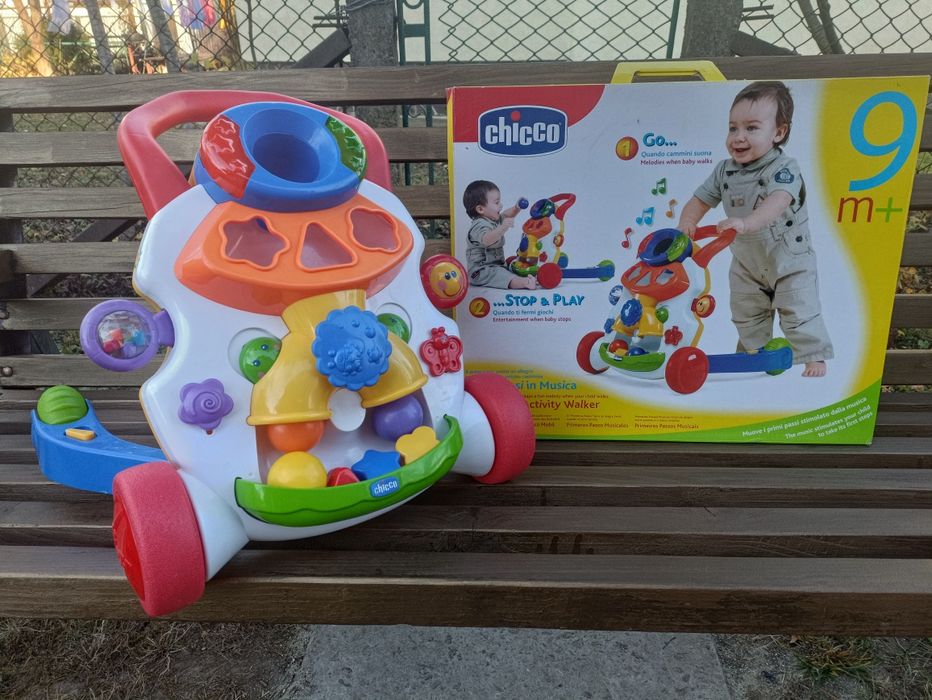 Ходунки-ігровий центр "Перші кроки" від "Chicco"