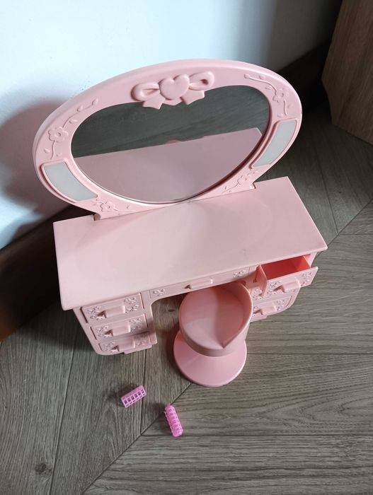 Meble Barbie Betty Toaletka lata 80/90 świecąca + akcesoria