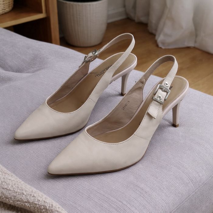 Стильні бежеві туфлі на підборах, розмір 39