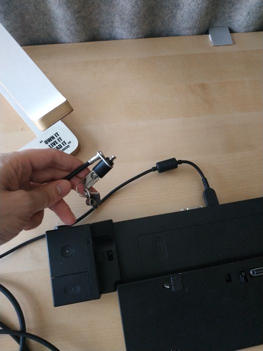 Dock station Lenovo com carregador e cabo de segurança