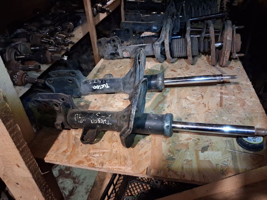 Амортизатор стойки перед Hyundai Tucson 2004-2010