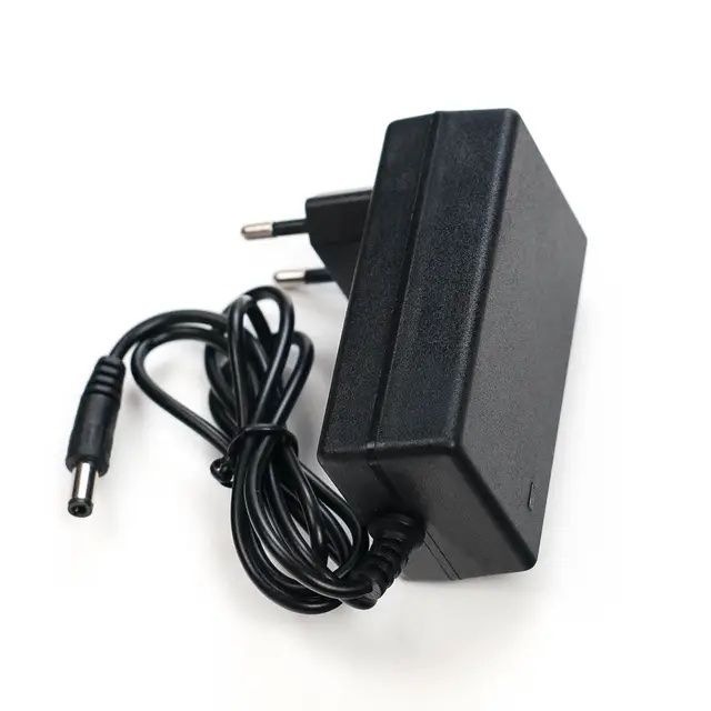 Блок питания 8.4 V ,2 A