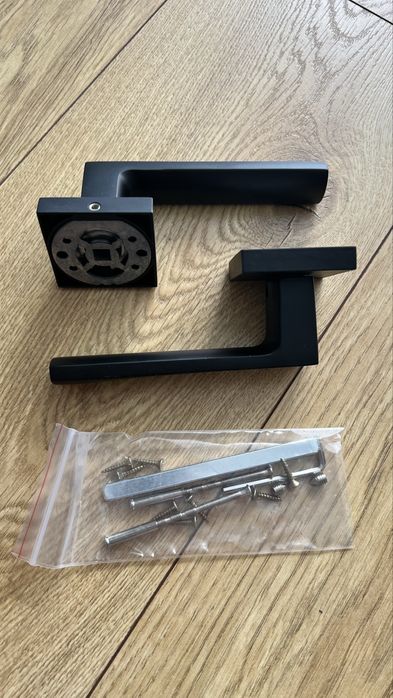 Klamka Euforia 2x z kwadratowym szyldem, czarny mat NOWE