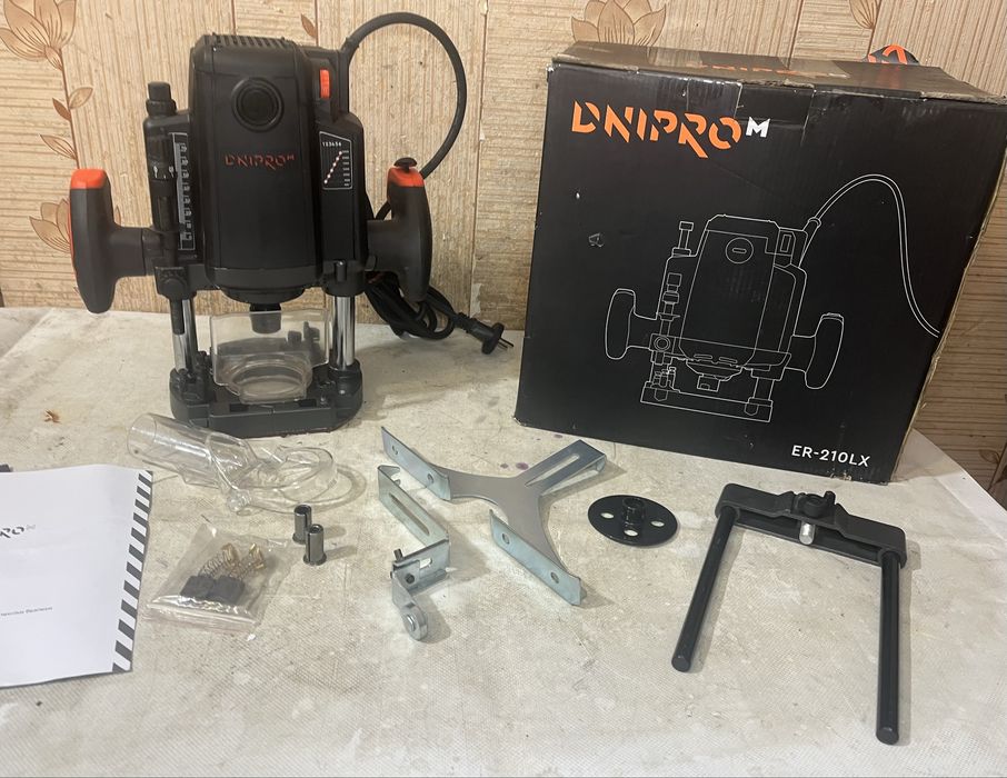 Dnipro-M ER-210LX Фрезер 2100Вт 12мм Комплект