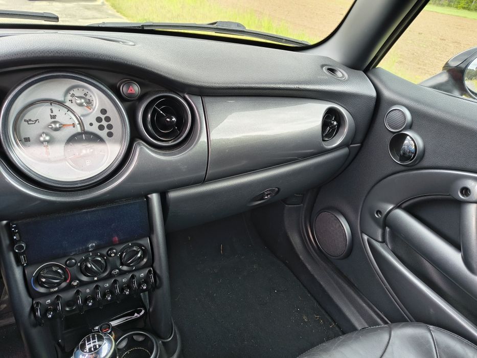 Mini One Cabrio.