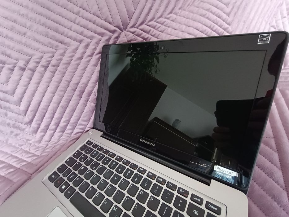 Laptop Lenovo Ideapad U310 Intel Core i7, 4GB ram 442GB SUPER STAN!!