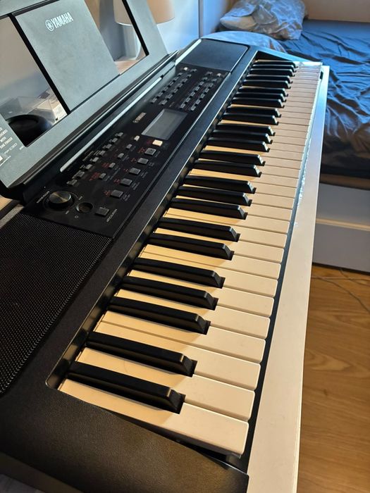Piano Yamaha PSR-E383 2026