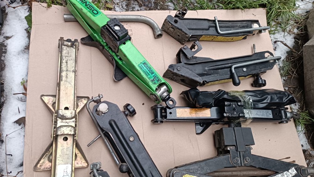 Домкрати різні, оригінальні б/у і нові