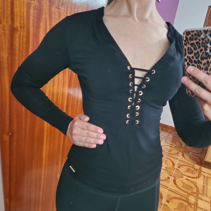 Marciano by Guess camisola preta com decote lace-up | S