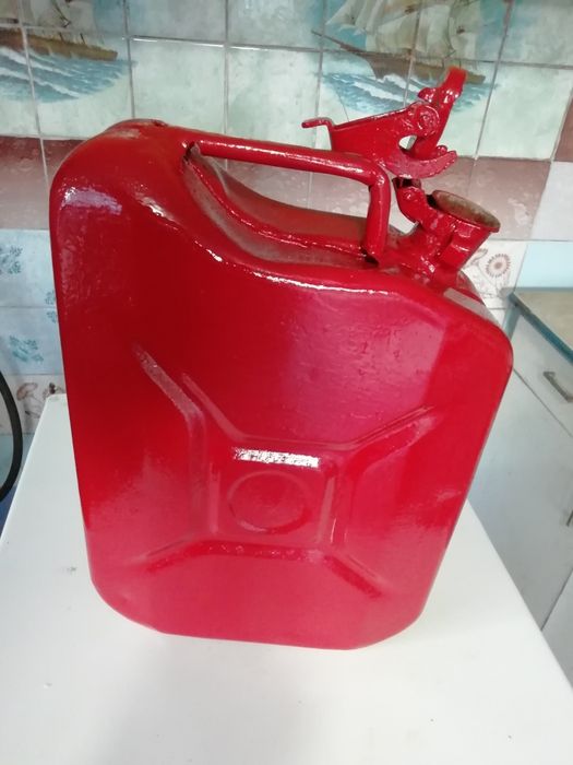 Продам каністри 10л.30-40л.