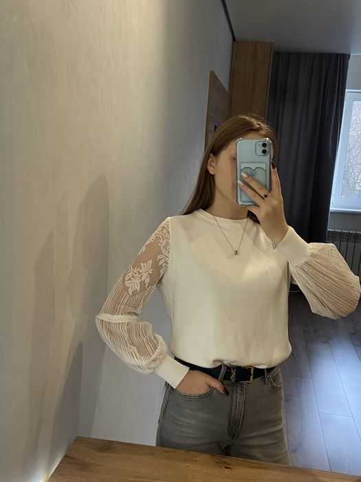 Біла кофтинка-блуза