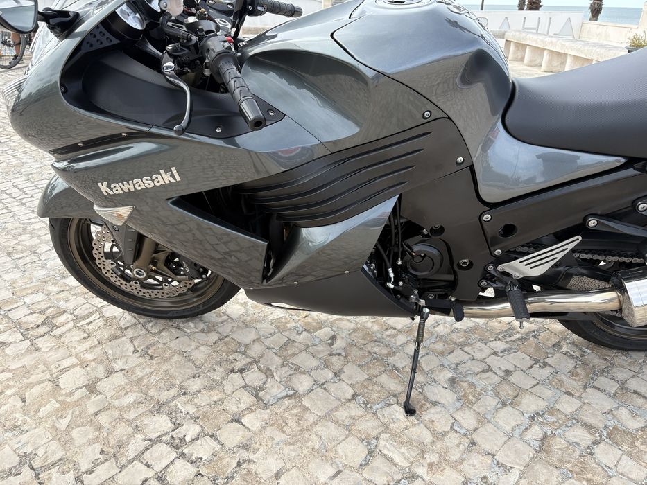 Kawasaki ZZR 1400 imaculada
