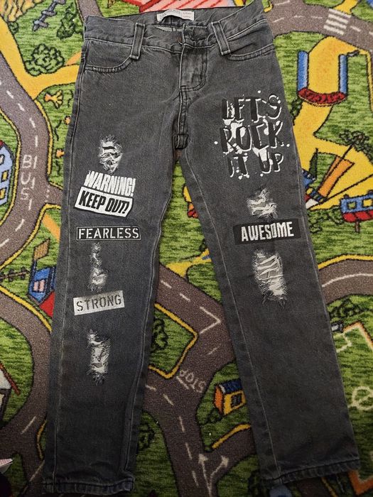 Продам стильные джинсы 7-8лет