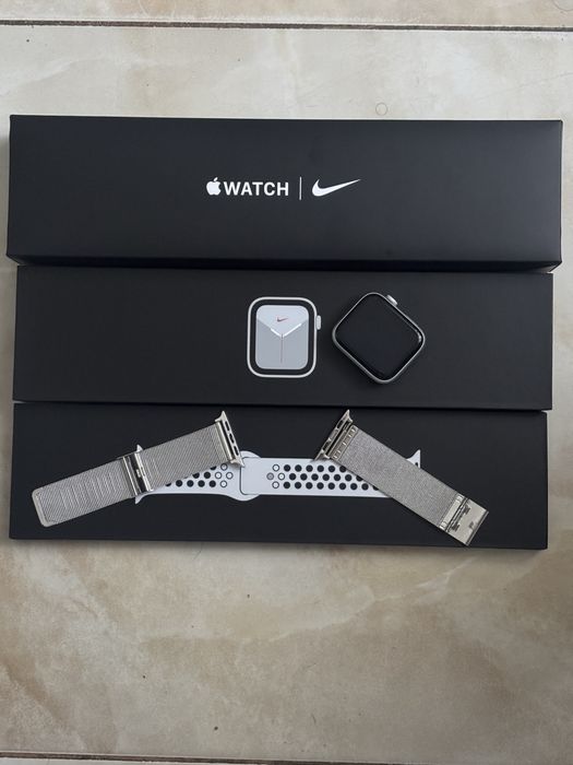 Apple Watch SE Nike Edition 44 mm