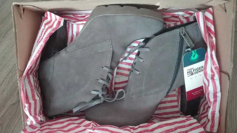Nowe Stylowe Szare Botki Tommy Hilfiger Denim 39 Zamsz 599 PLN