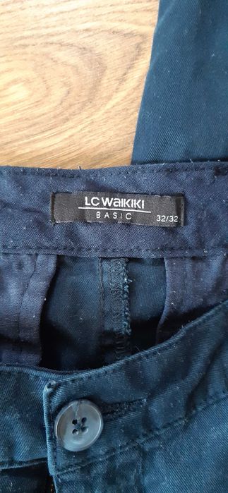 [10] Spodnie materiałowe marki LC WAIKIKI w rozmiarze 32.