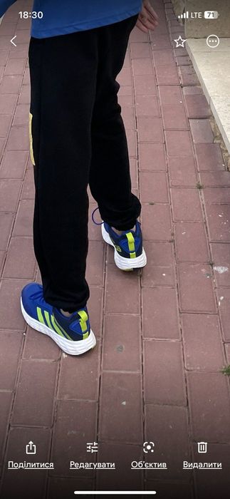 Фирменные кроссовки Adidas