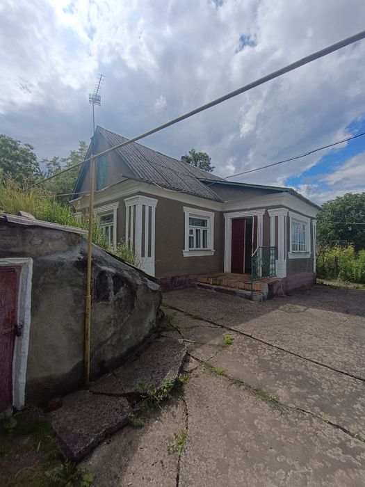 Продається два будиночка на великій ділянці Довжок