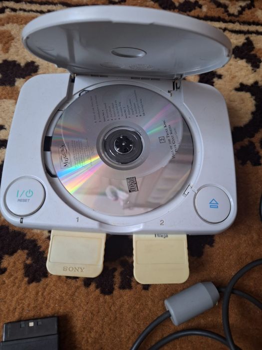Продам Продам Sony PlayStation 1 (PS1) — ретро приставка з 90-х
Оригін