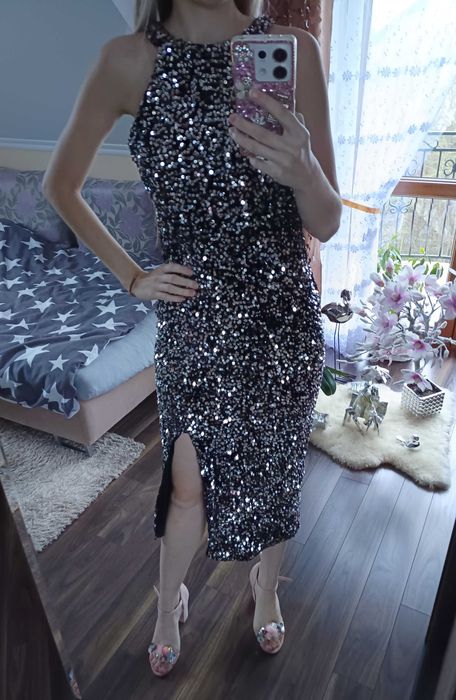 Cudowna sukienka cekinowa midi z rozcięciem na nogę czarno srebrna